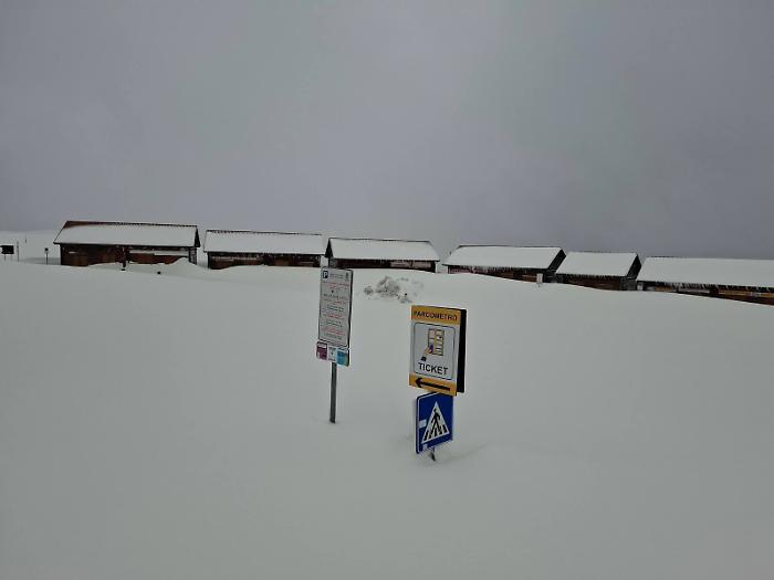 Etna: Piano Provenzana "sommerso" dalla neve, ma per sciare bisogner&agrave; attendere 