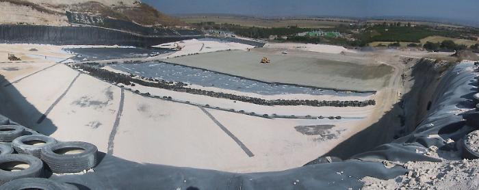 La Sicula Trasporti vuole "resuscitare" la discarica chiusa da dieci anni: trovato spazio per altre 120mila tonnellate di rifiuti