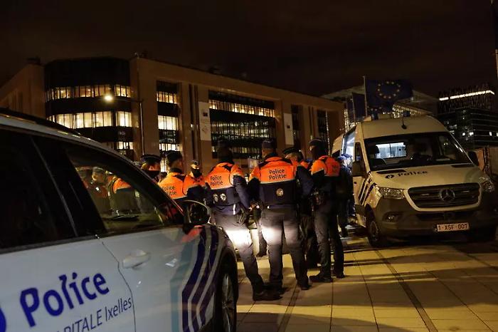 Attacco con coltello a manifestazione curda ad Anversa: sei feriti, Navbel lo definisce &laquo;atto di terrorismo&raquo;