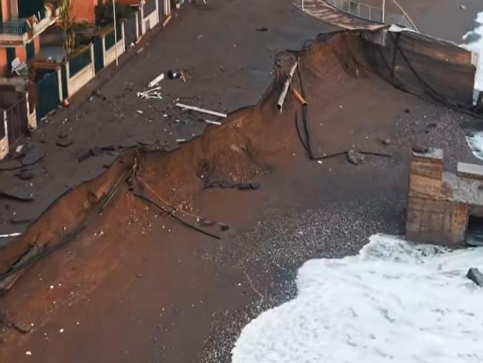 Piazza D'Acquisto distrutta