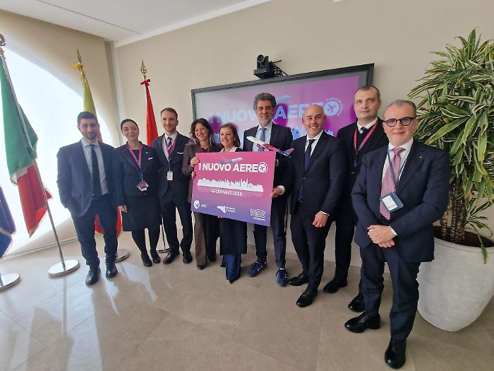 Wizz air e Sac rafforzano la base a Catania e Comiso: arriva il terzo aeromobile