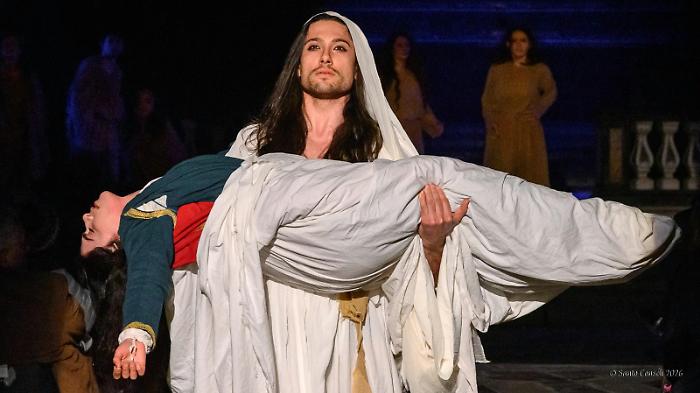 Teatro, l&rsquo;arcivescovo di Catania plaude al messaggio di Pace di &ldquo;Agata la Santa fanciulla&rdquo;