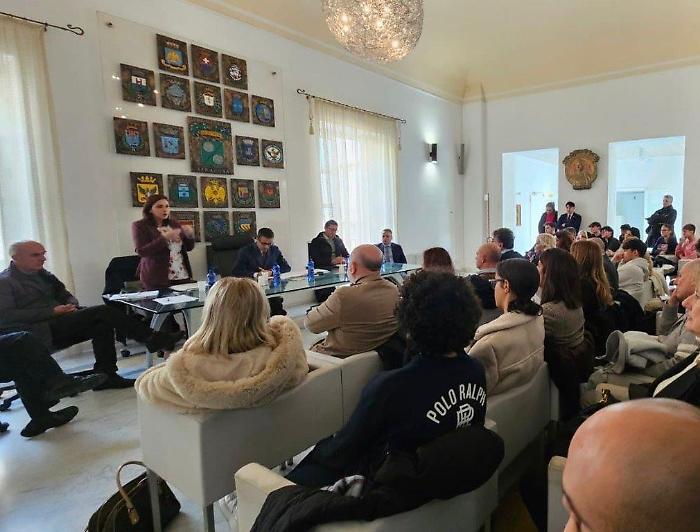 La proposta dell&rsquo;istituto Rizza: &laquo;La scuola &egrave; bella? Andate voi&raquo; 