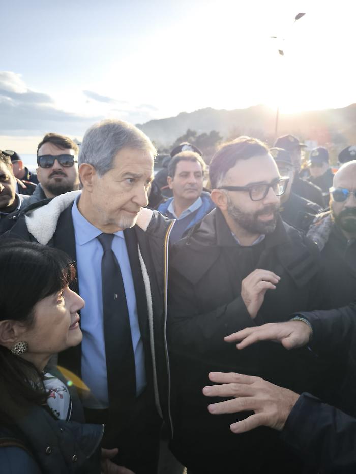 Il ciclone in Sicilia, l&rsquo;urlo di sindaci: &laquo;Date a noi i poteri speciali per la ricostruzione, solo cos&igrave; si salva l'estate&raquo;