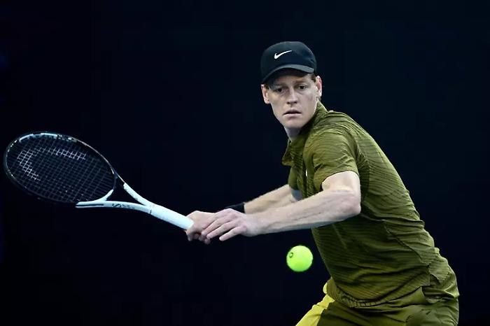 Sinner vince nonostante i crampi, Musetti trionfa al quinto: azzurri agli ottavi dell'Australian Open