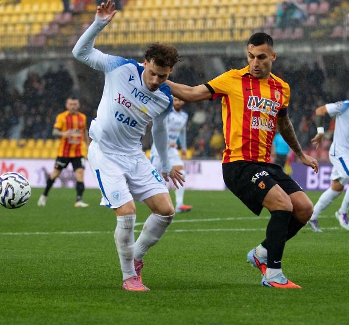 Serie C: Benevento-Siracusa, si riparte con Bonacchi al posto di Sapola