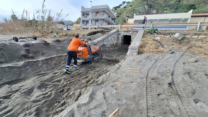 Quasi tutti liberi gli accessi al mare liberati, parola d'ordine: lavorare senza sosta