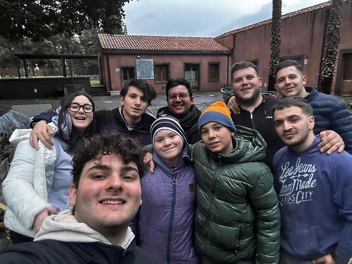 Gli angeli del borgo puliscono Torre Archirafi