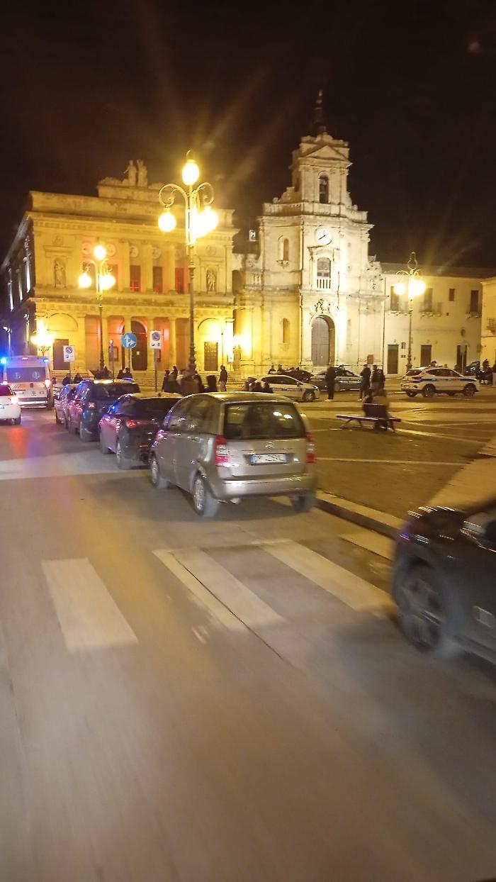 Vittoria, rissa nella notte in un pub