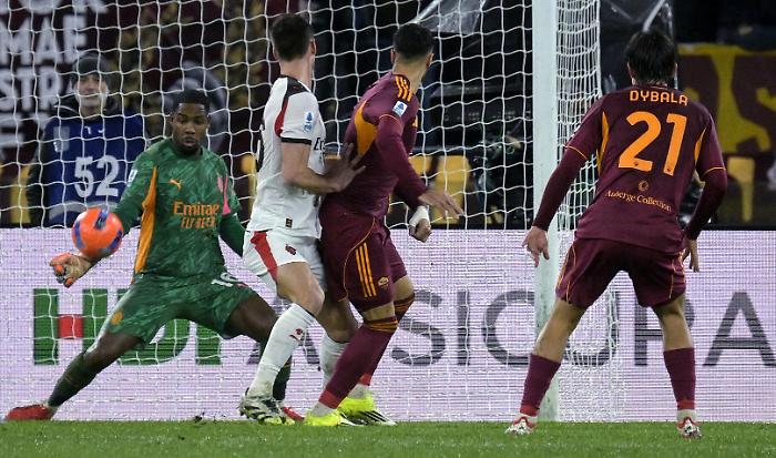 De Winter illude il Milan, la Roma lo riacciuffa con  Pellegrini: ma l'eroe della serata &egrave; Mike Maignan