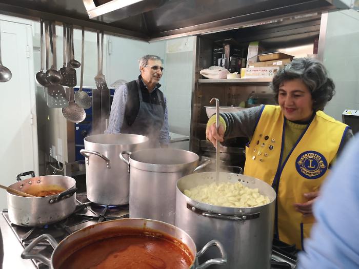 Ragusa, i Lions preparano 260 pasti caldi per le famiglie fragili della citt&agrave;