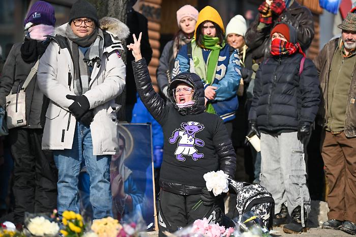 &ldquo;A un certo punto ce ne andremo&rdquo;: Trump apre al ritiro dell&rsquo;ICE da Minneapolis, tra video che smentiscono i federali e due morti che dividono l&rsquo;America