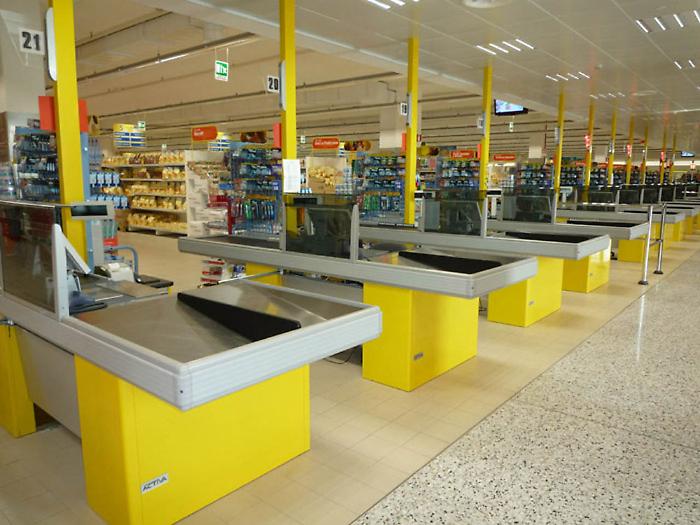 Supermercato nel mirino: scassinano l'ingresso e fuggono col bottino. &Egrave; caccia alla banda a Raffadali