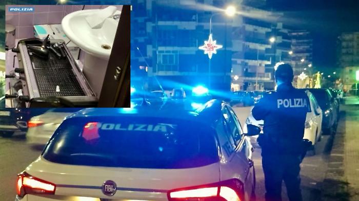 In un bar di Siracusa il grill non era in cucina ma nel bagno