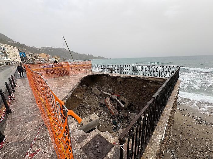 I danni del ciclone Harry, dalla Piana di Catania agli scarichi fognari nel mare di Taormina: &egrave; corsa contro il tempo  