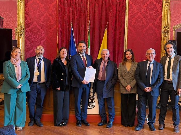 Il Movimento cinque stelle lancia il reddito di cittadinanza regionale. Proposto un disegno di legge, servono 200 milioni l'anno