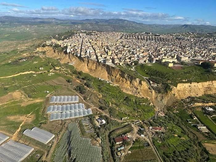 Il primo "censimento" edilizio su Niscemi dopo la frana: in zona rossa ben 880 edifici, 201 vanno demoliti subito
