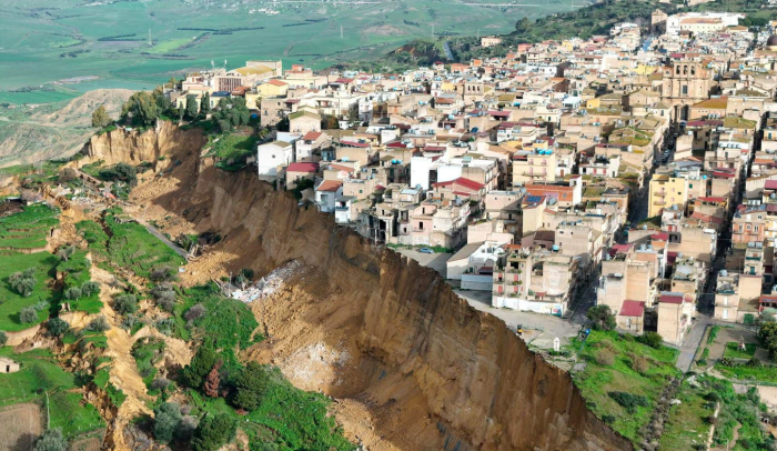 Niscemi, oggi arrivano Schifani e il capo della Protezione civile, Ciciliano