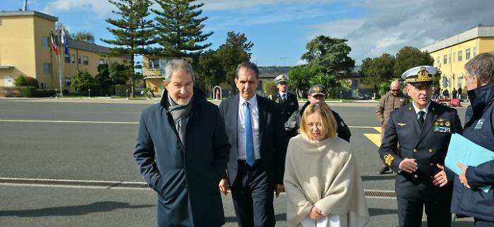 Premier Meloni a Catania per i danni del ciclone Harry: &laquo;L'impegno di Roma ci sar&agrave;&raquo;