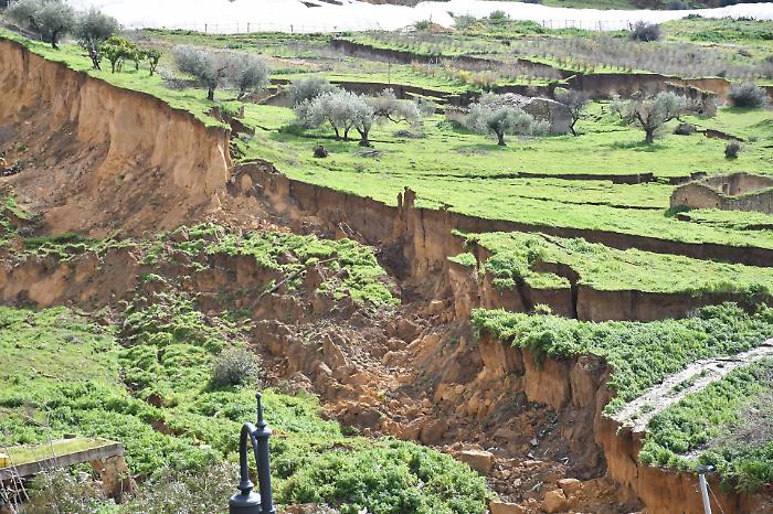 Niscemi, la collina che scivola: quando la geologia riscrive la mappa di una citt&agrave;
