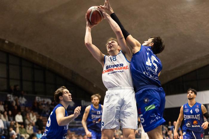 Ragusa, l'estone Peterson prende per mano la SuperConveniente