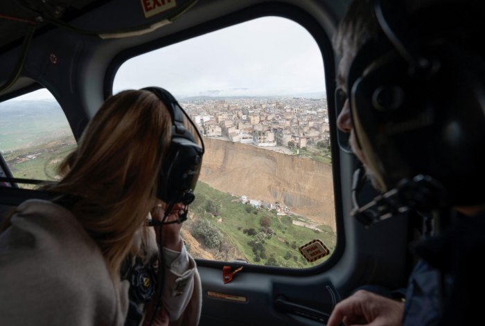 Giorgia Meloni lascia Niscemi dopo vertice in Municipio