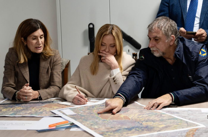 Meloni a Niscemi: &laquo;Non sono qui per fare piazzate. Saremo celeri e non si ripeteranno i fatti del '97&raquo;