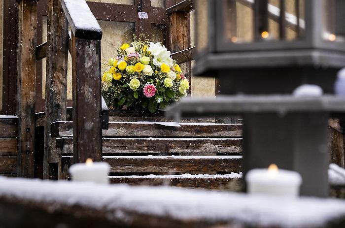 Crans-Montana, l&rsquo;inchiesta si allarga: indagato l&rsquo;ex responsabile della sicurezza comunale. Cosa non ha funzionato davvero?