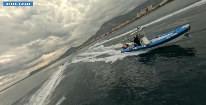 Arrivati a Lampedusa tre anni fa, arrestati due presunti scafisti. Uno accusato di essere un carceriere della prigione libica di Zuwara 