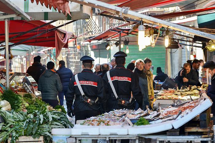 Guerra all&rsquo;abusivismo a Licata: controlli a tappeto sui venditori ambulanti, raffica di denunce e sequestri