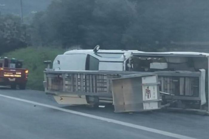 Maltempo a Palermo e provincia, un furgone per traslochi si ribalta sulla A19 a causa del forte vento