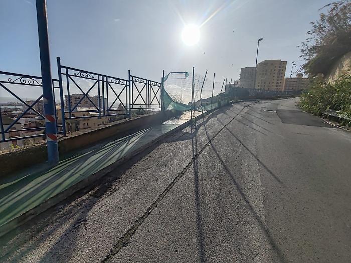 Via Garibaldi sta per venire gi&ugrave;? Massi e fango sull&rsquo;incompiuta di Porto Empedocle: chiesta verifica urgente