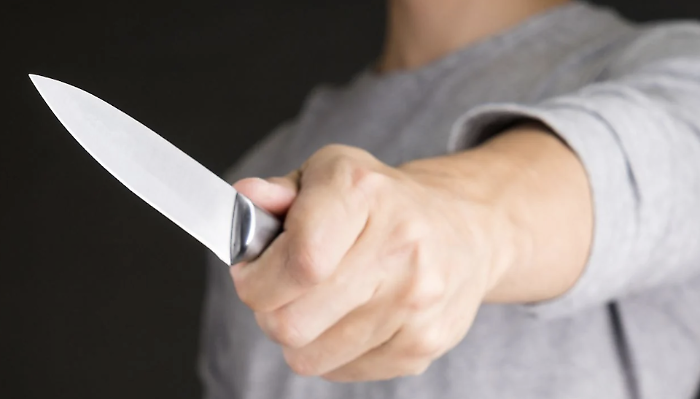 Girava per le strade di Ispica con un coltello a doppia lama, denunciato un tunisino