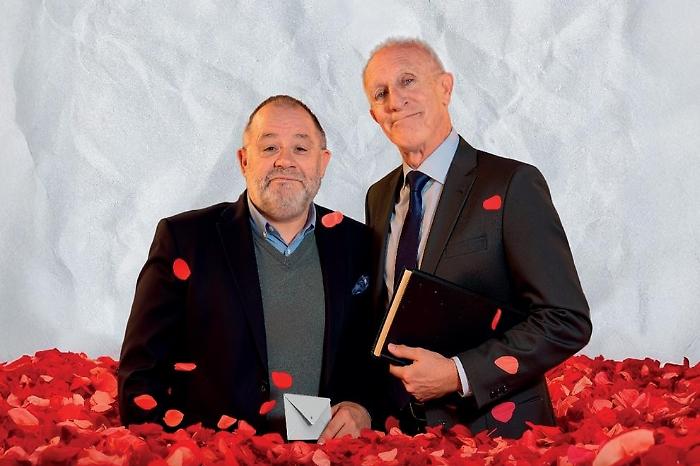 Due dozzine di rose scarlatte: equivoci, risate e tenerezza alla stagione Kallipolis