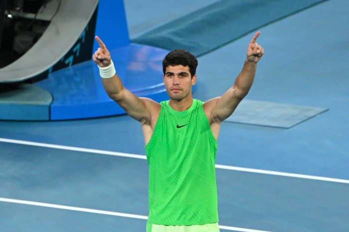 Alcaraz trema ma &egrave; in finale  dopo un  match spettacolare