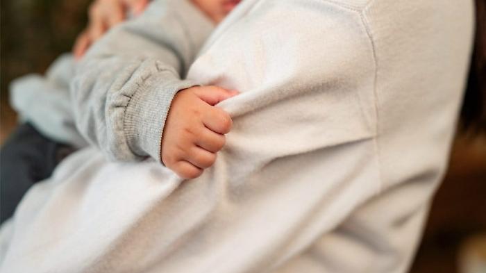 Vittoria, strazio infinito in citt&agrave; per la morte della bimba di appena 26 giorni