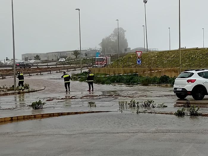 Nubifragio anche a Ragusa, auto in panne (video)