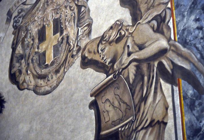 Angelo con il volto di Meloni, il restauro delle polemiche con la premier che gli dedica un post