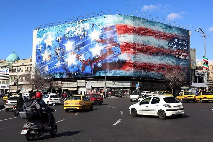 Teheran dichiara "terroristi" gli eserciti europei: Trump valuta attacchi rapidi "per evitare lunga guerra"