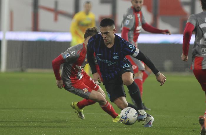 L'Inter sempre pi&ugrave; prima: 2 a 0 alla Cremonese e vola a +8 in classifica