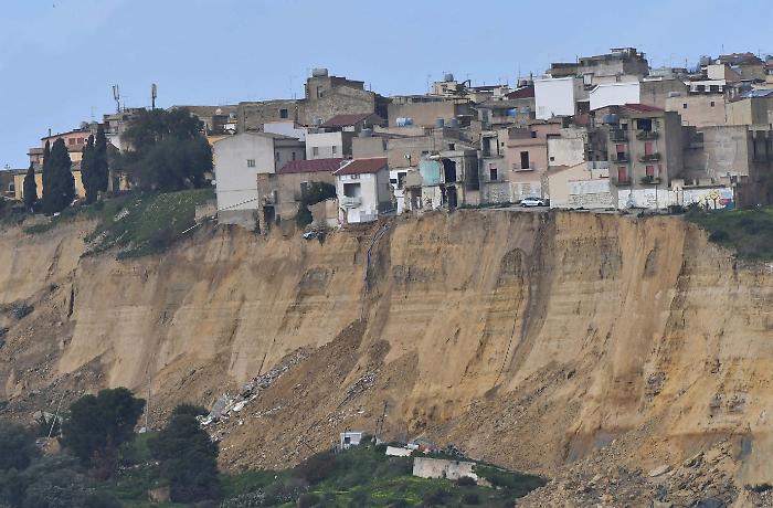 Niscemi, &egrave; polemica sulla carta geologica della Sicilia: &laquo;Nel 2026 ancora incompleta&raquo;