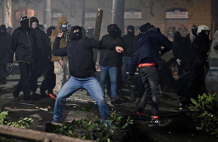 Scontri di Torino: il giovane arrestato ha 22 anni e si definiva "anarchico"