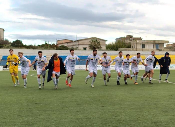 CastrumFavara, l&rsquo;incubo &egrave; finito! Varela e Lo Duca stendono la Vibonese: torna il sorriso al &ldquo;Bruccoleri&rdquo;