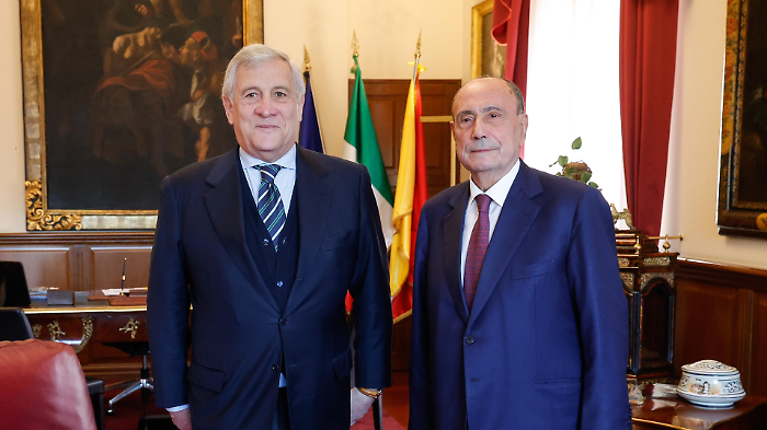 Tempesta Harry, Tajani a Palermo: &laquo;Un pacchetto di aiuti per le imprese danneggiate che commerciano con l'estero&raquo;