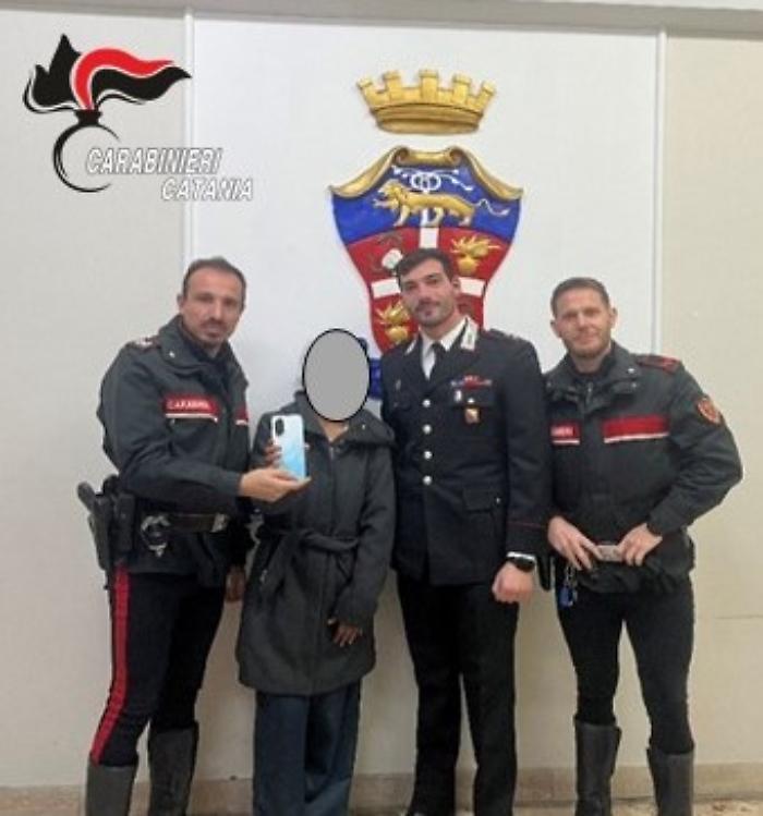 Patern&ograve;, 22enne arrestato dopo il furto del cellulare: telefonino restituito ma gi&agrave; formattato