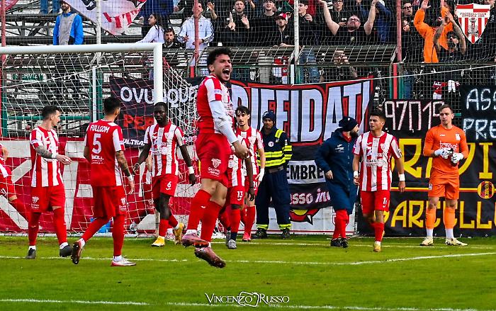 Vittoria calcio, pugno di ferro del dg Cilio: "Rispetto per la maglia o liberi di andarvene"