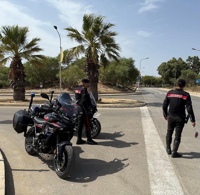 Un chilo di hashish nell'armadio di casa: in manette giovane pusher di Gela 