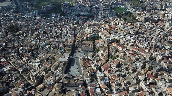 Violenza &ldquo;per caso&rdquo;: dopo la sparatoria le famiglie chiedono sicurezza