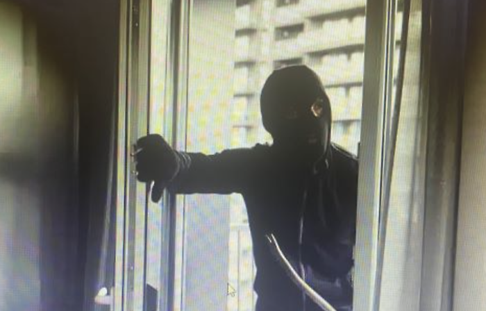 Scicli, furto all'alba: i ladri mettono a soqquadro l'appartamento di un palazzo in centro storico