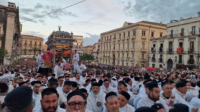No, Sant'Agata non &egrave; &laquo;la terza festa al mondo&raquo;. Quel dato mai verificato ripetuto da ben 30 anni